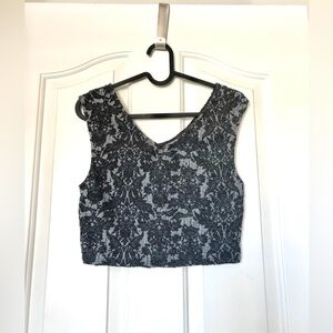 NWOT Top Shop Gray and Black Patterned V-Neck Cropped Tank Top